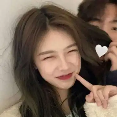 很强占有欲的真人情侣亲亲头像