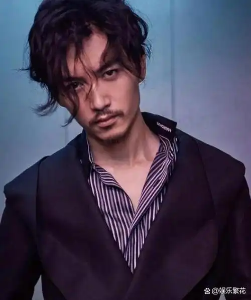 男星留胡子好像整容,陈柏霖更具男人魅力,陈晓看着稳重,博学