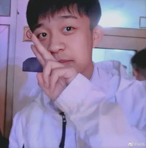 我不是有意要错过 可是我一直都在这样 错过那花满