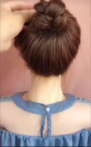 丸子头这样扎,气质简洁利落