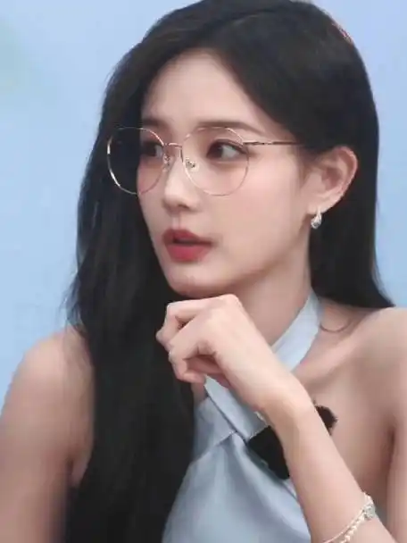 李一桐丝绸蓝裙##李一桐