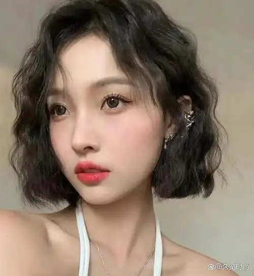 短发烫发因其干练,时尚的特点,深受众多追求洋气与个性的女性喜爱.