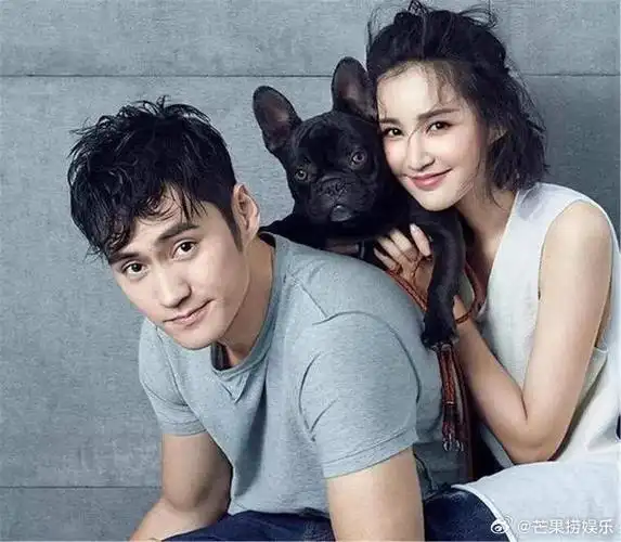 袁弘张歆艺带娃游西班牙