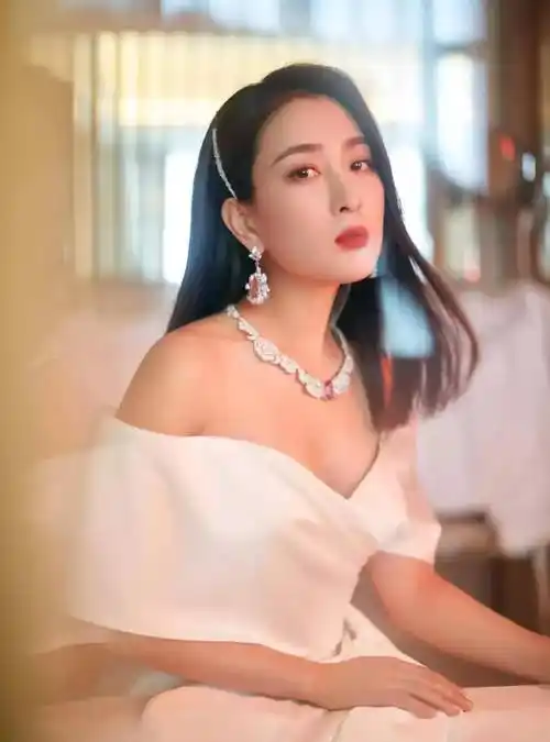 马苏是"三料视后",这是对她演技的肯定,像她这个年纪的实力派演员不