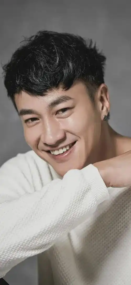 网友热议,何润东成焦点!