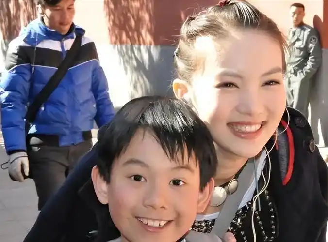 5位女星长着时尚时尚的脸,身材却是干瘪五五分,瞬间拉低了档次_金晨