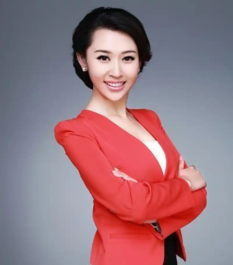 她是新闻联播首位90后女主播 新人新气象,必须支持呀 王音棋不但瘸い