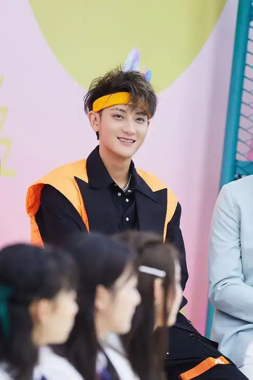 "综艺小怪兽"再回归 黄子韬创造营元气满满笑嗨全场