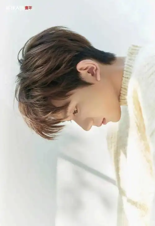 王源三年环球人物专栏作家青年版创刊人物