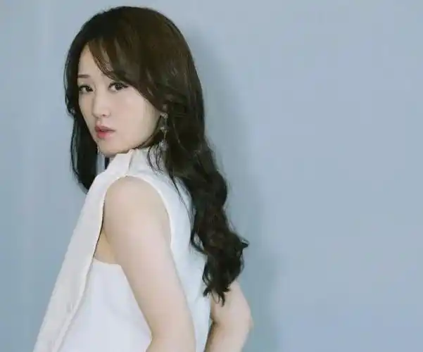 52岁的杨钰莹深圳举办婚礼,新郎是圈外人,但整个娱乐圈都炸了锅