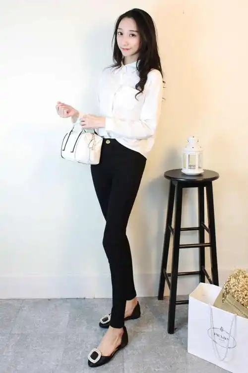 非常气质的搭配哦~白衬衫搭配小脚裤是经典的气质搭配哦