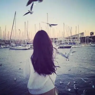 黑白图片伤感真人