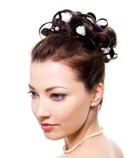 女士盘头发型图片大全落落大方有气质的女生盘发设计