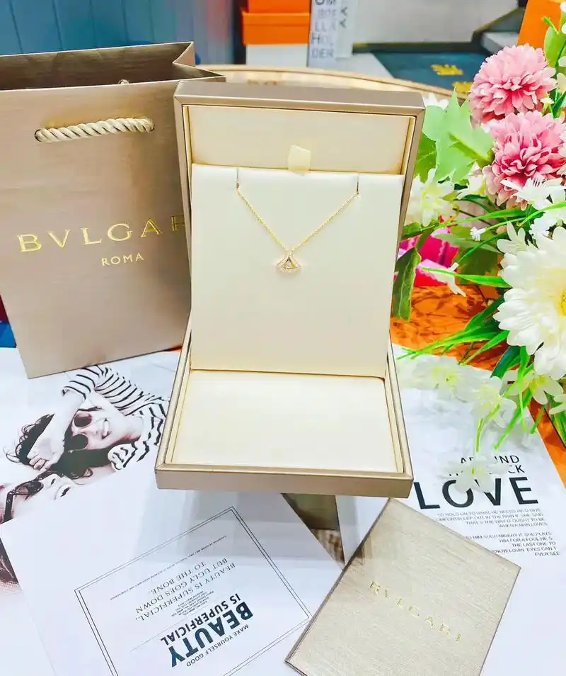 宝格丽玫瑰金带钻镂空扇子项链.bvlgari宝格丽au750 - 抖音