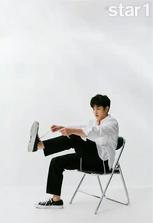 性感boss金玟锡令女性粉丝们拜倒在他的"巧克力腹肌"下_孙旻浩_生活