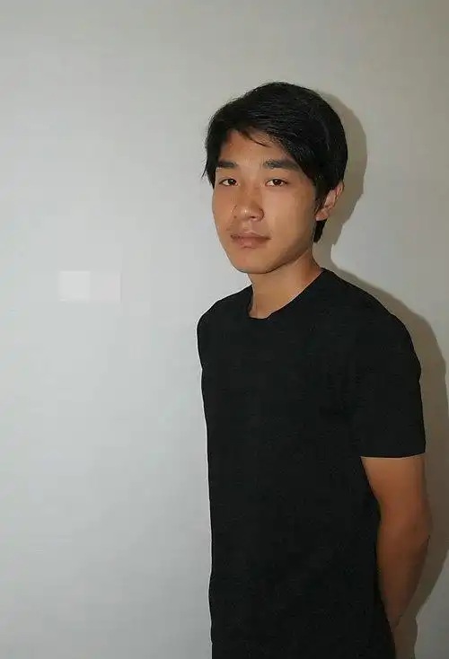 皮肤黝黑男生短发展示 剃潮流帅气的短发全集