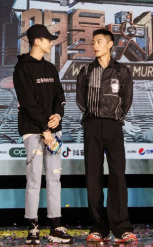 原创"快男"魏晨宣布结婚,看了他老婆素颜照后,终于懂为啥粉丝不服了