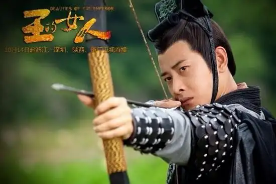 《王的女人》开播 粉丝自制"汉服"力挺罗晋称帝