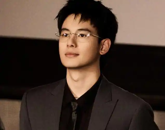 8位童星对比吴磊成顶流张一山陷入困境他彻底消失