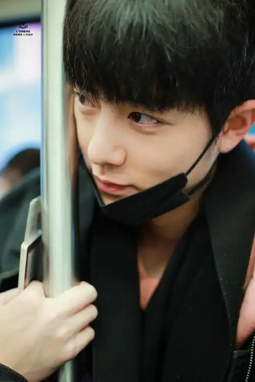 肖战的那年今日##向全世界安利肖战#180208 北京首都机场 出发呆瘫揪