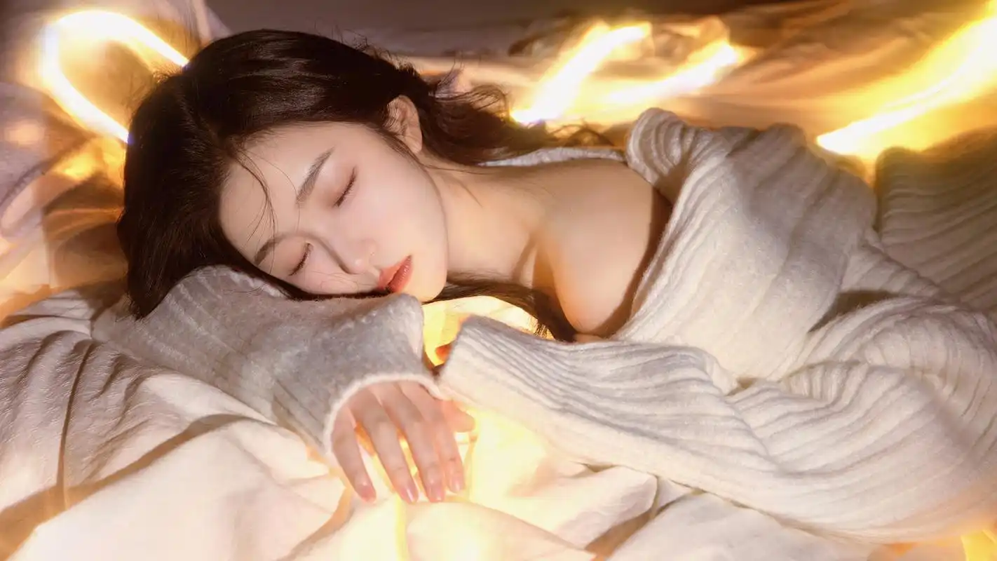 曹婉瑾闭眼入睡4k美女壁纸