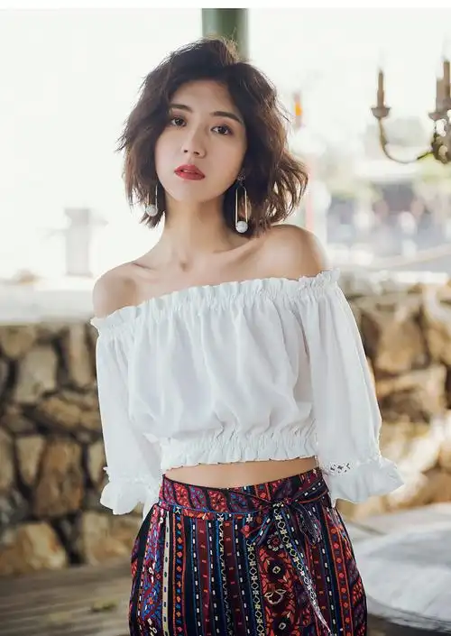 薇姬桑妮潘多拉 2018夏季新款短款露脐装百搭七分袖t恤一字领镂空露背