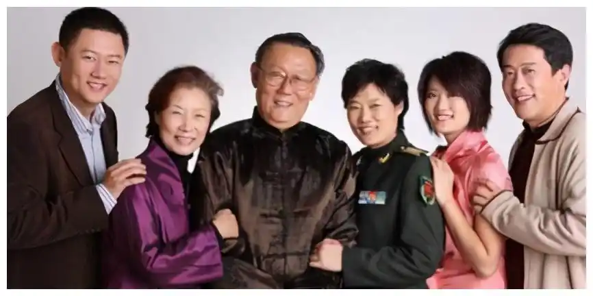 国家一级演员吕中儿子是导演儿媳是影后女儿更是国人的骄傲