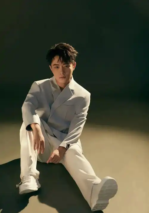 "赵越生日见面会,一起越来越好" 月牙们,快冲啊!