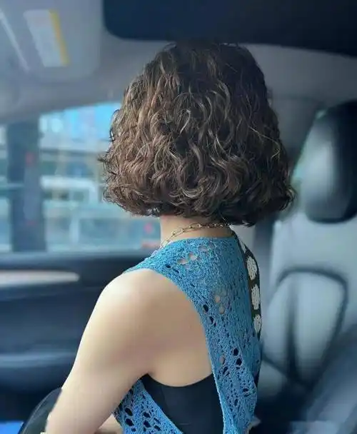 今年流行这3种"短烫发",时尚又减龄_短发_头发_发型