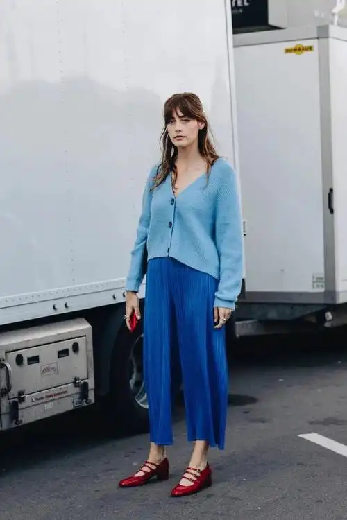 湖蓝色配什么颜色好看?