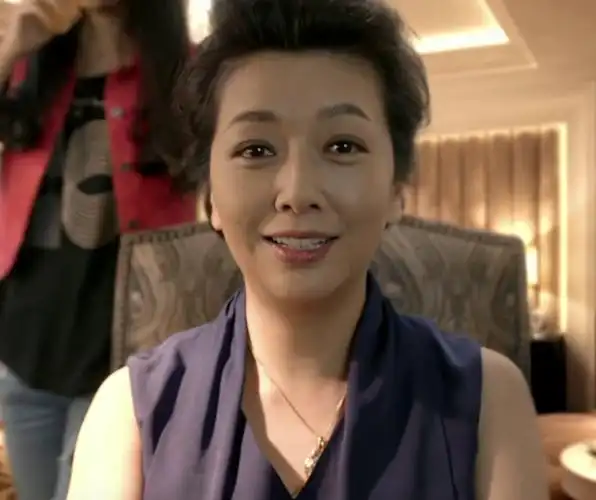 她的荧屏之路起点相对就比高,出道初期就凭借电视剧《过把瘾》走红,再