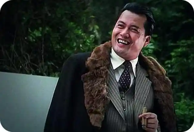 64岁的吕良伟健身多年驻颜有术肌肉健硕如精神小伙