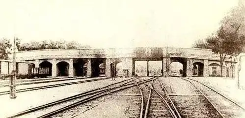 作为我党我军解放的第一个设防的大城市,石家庄从此掀开了历史新篇章.