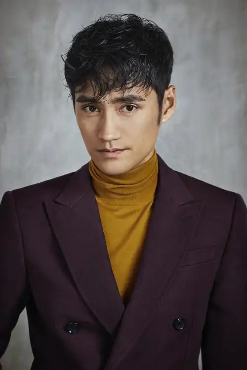 袁弘生日大片曝光抱爱犬出镜尽显暖男特质