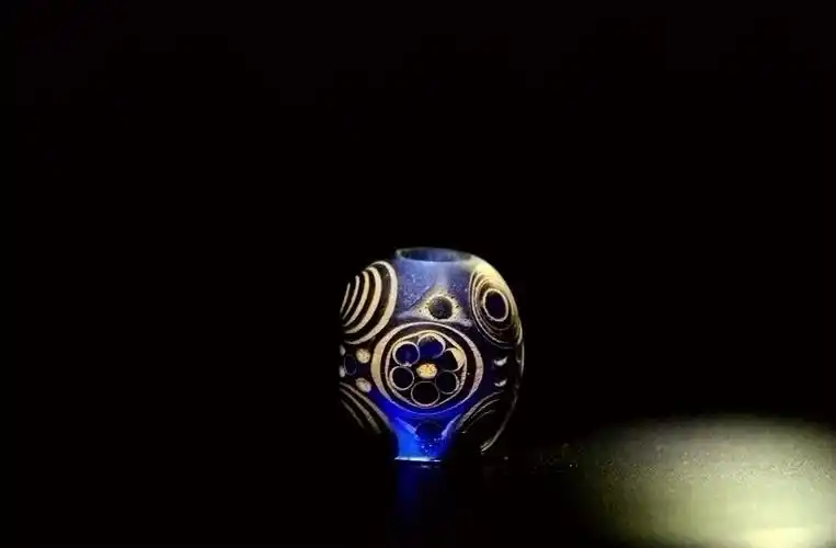 上海玻璃博物馆 灵蛇献瑞 古代玻璃蜻蜓眼珠饰特展