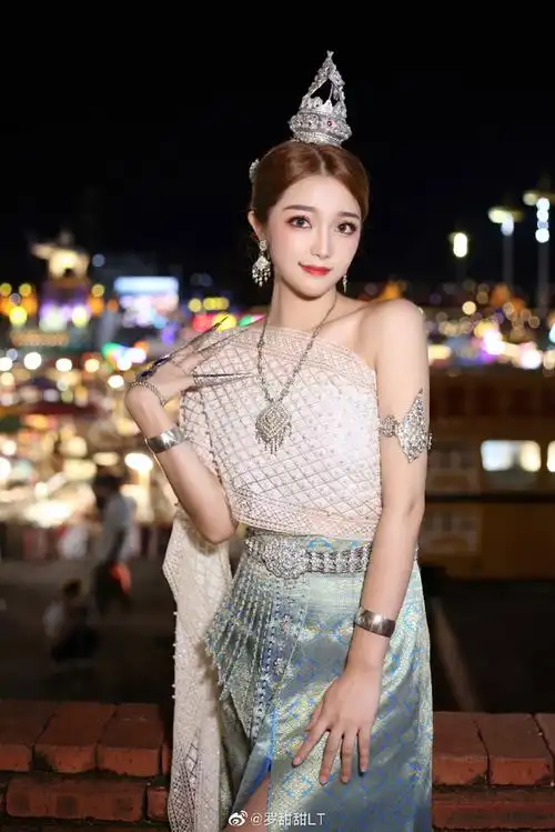 旅游##带着微博去旅行##鞠婧祎傣族装扮