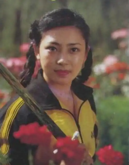 黄秋燕,1961年出生,武术运动员,著名动作女星.李连杰同门师姐.