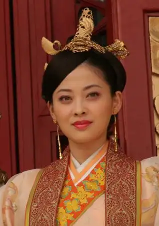 梅婷尝鲜古装造型 电视剧《张居正》明晚播出