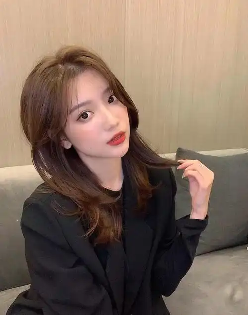 2020年会流行的几款韩式中长发,特别适合不想剪短发的女生哦