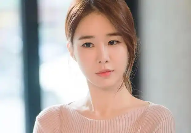 返回时尚娱乐圈2012年6月7日,韩国演员池贤宇在电视剧《仁显皇后的