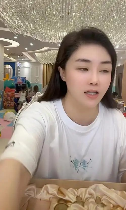 初瑞雪个人资料(辛巴辛有志老婆初瑞雪是啥样的人,她竟然说主播鹿是