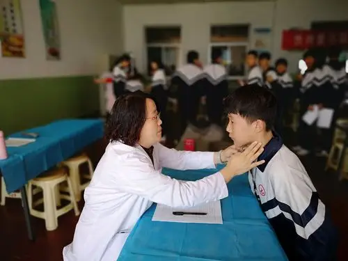 快乐体检 健康成长 ——忻州六中学生体检报道