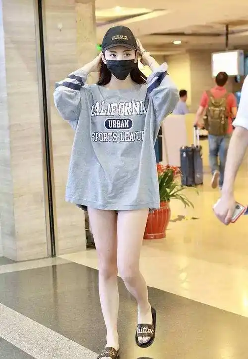 杨超越下车后生图曝光,原来没了美颜特效,这腿型让人不敢漂亮_显得_上