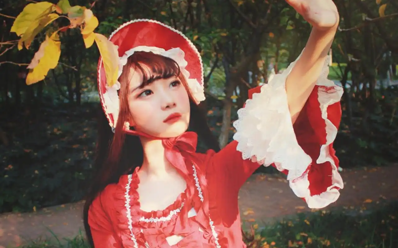 红衣美女复古宫廷风写真图片电脑壁纸