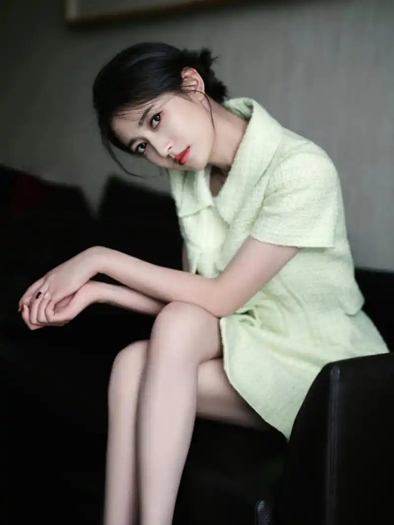 陈钰琪  光脚丫  大长腿