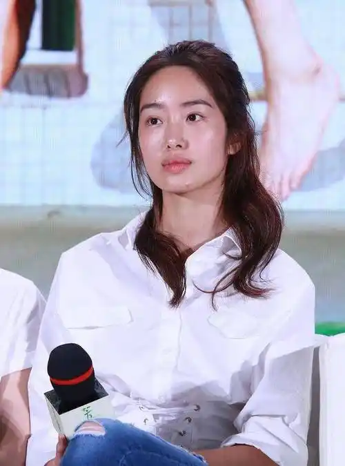 杨采钰现在回头还来得及.在事业和感情面前,没有捷径,必须清醒.