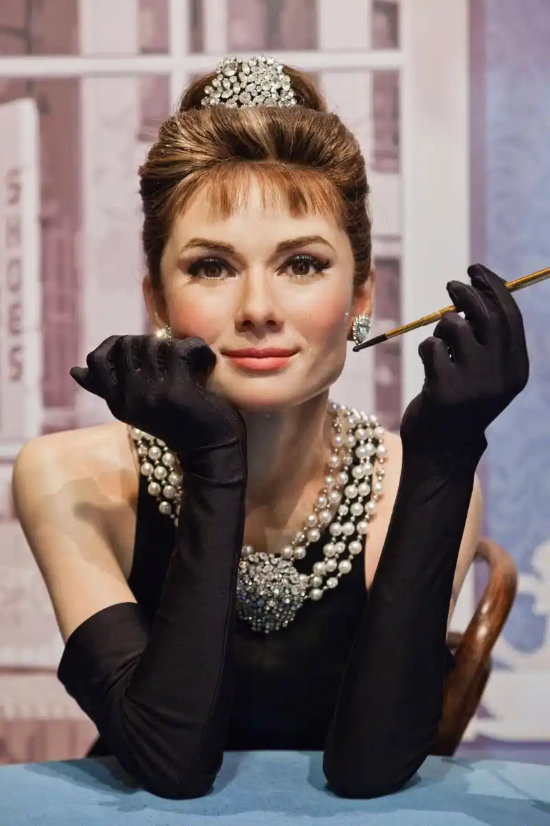 奥黛丽·赫本——完美女神的背后故事