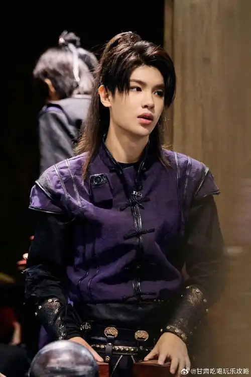 黄明昊 凌妙妙加油鸭#黄明昊正在拍摄电视剧《四喜》之后互相打call