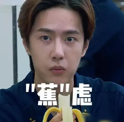 王一博消防演练来不及化妆无滤镜皮肤状态明显原相机认清现实