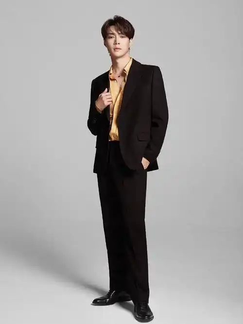 张艺兴"大航海之旅"演唱会预热写真释出 展型男绅士魅力